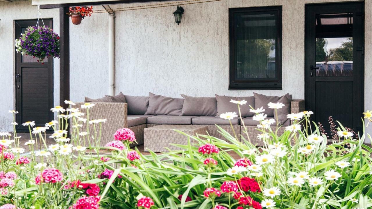Flower Apartment Ventspils Extérieur photo